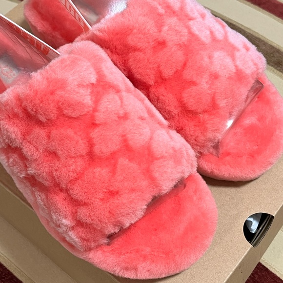UGG NIB FLUFF YEAH SLIDE POPPY DESIGN STRAWBERRY SORBET COLOR SOFT SLIPPERS - Picture 3 of 17